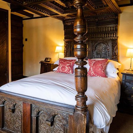 The Crown Inn Chiddingfold Extérieur photo