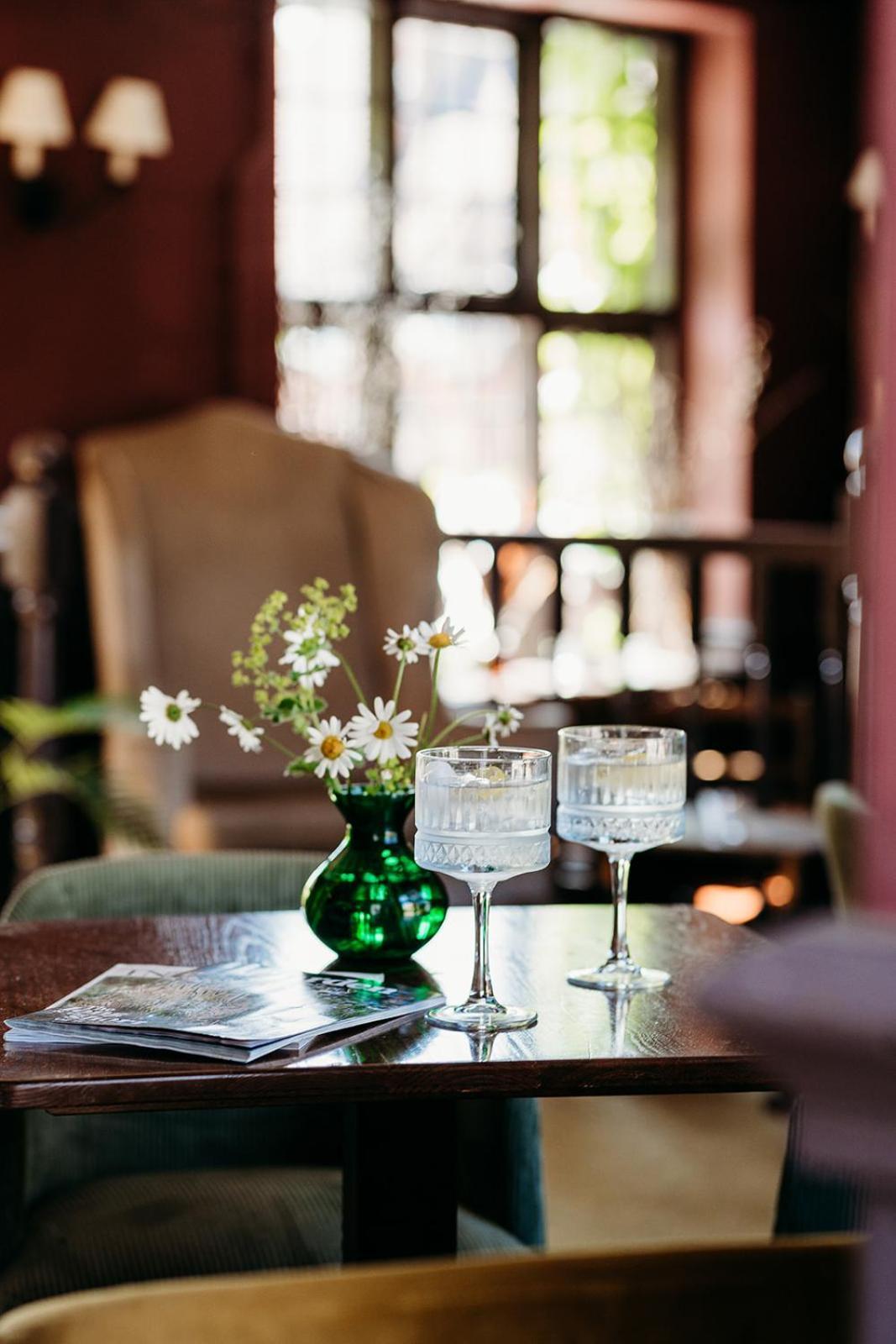 The Crown Inn Chiddingfold Extérieur photo