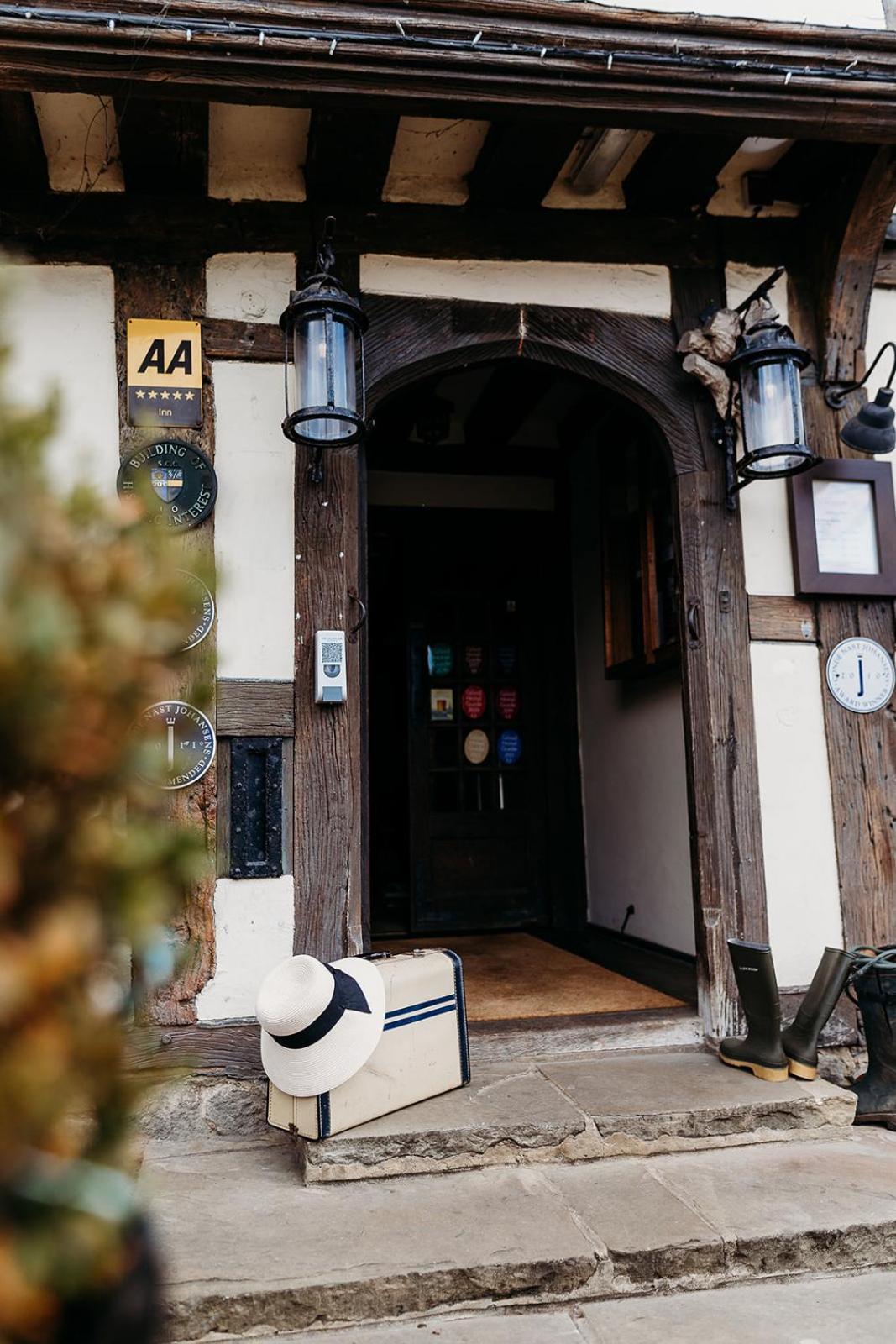 The Crown Inn Chiddingfold Extérieur photo