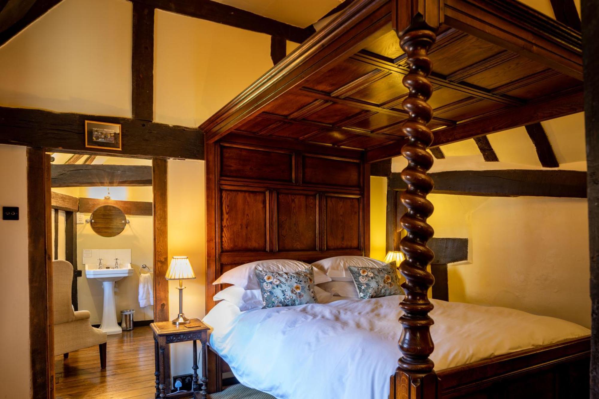 The Crown Inn Chiddingfold Extérieur photo