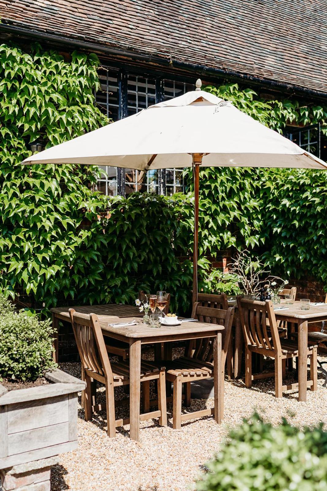 The Crown Inn Chiddingfold Extérieur photo